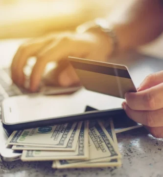 Solo 3 de cada 10 adultos acceden a crédito formal en Ecuador, Colombia y Perú, pese al avance de los productos de ahorro