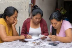 Quiénes enfrentan mayores brechas financieras en Ecuador Mujeres, jóvenes y población rural están entre los grupos más vulnerables